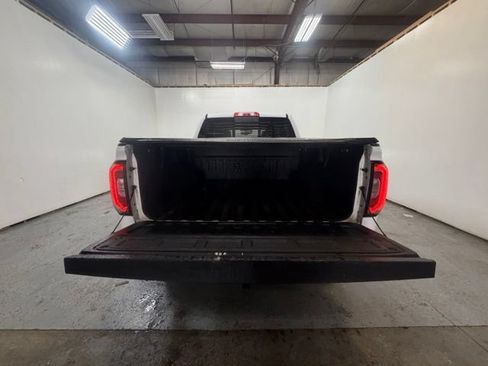 Used 2018 GMC Sierra 1500 SLT AWD/4WD image 9