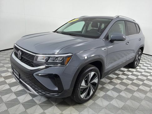 Used 2024 Volkswagen Taos SE AWD/4WD image 9
