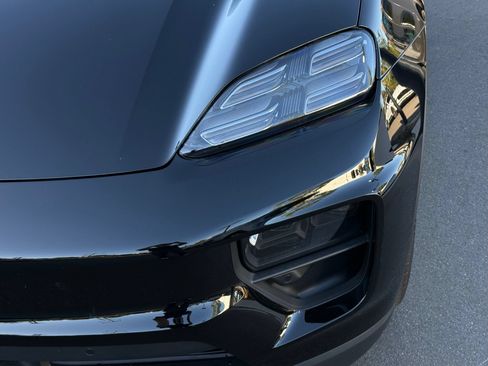 New 2025 Porsche Macan 4S Electric AWD/4WD image 11