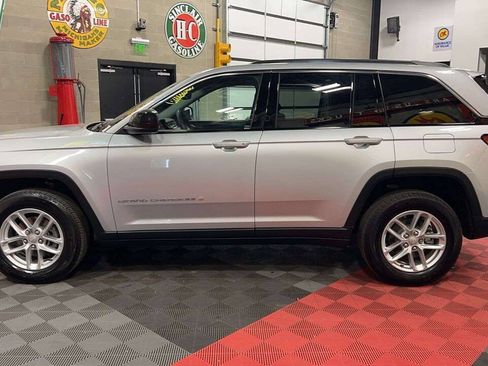Used 2024 Jeep Grand Cherokee Laredo X AWD/4WD image 2
