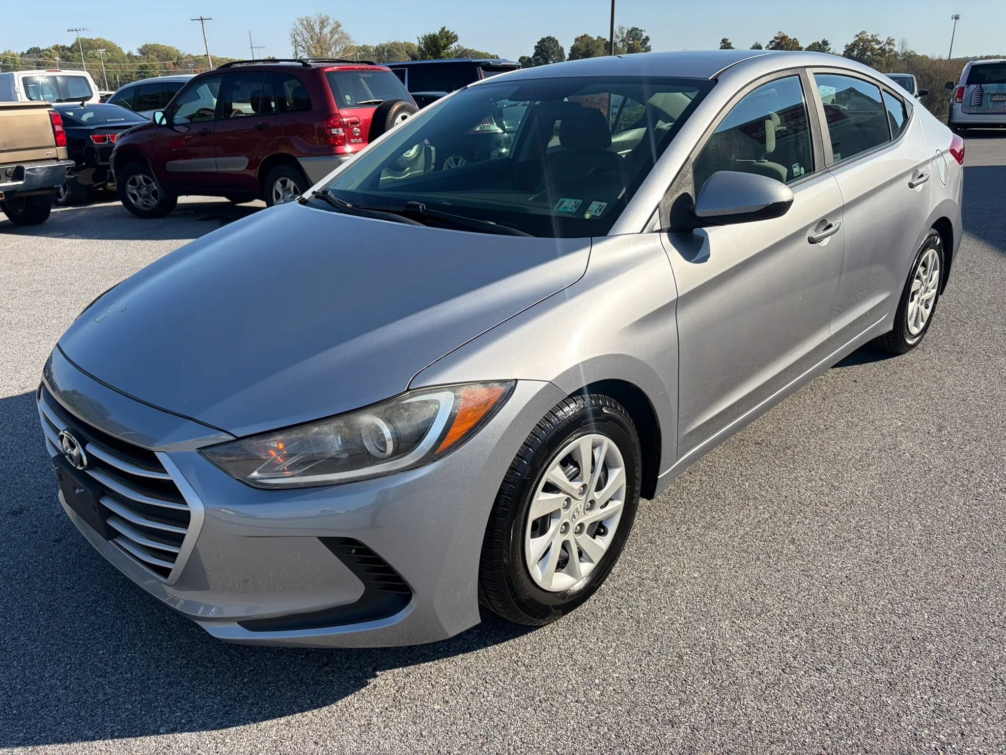 Used 2017 Hyundai Elantra SE FWD image 1