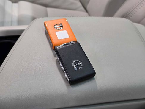 Used 2023 Volvo XC60 T8 Ultimate w/ Climate Package image 34