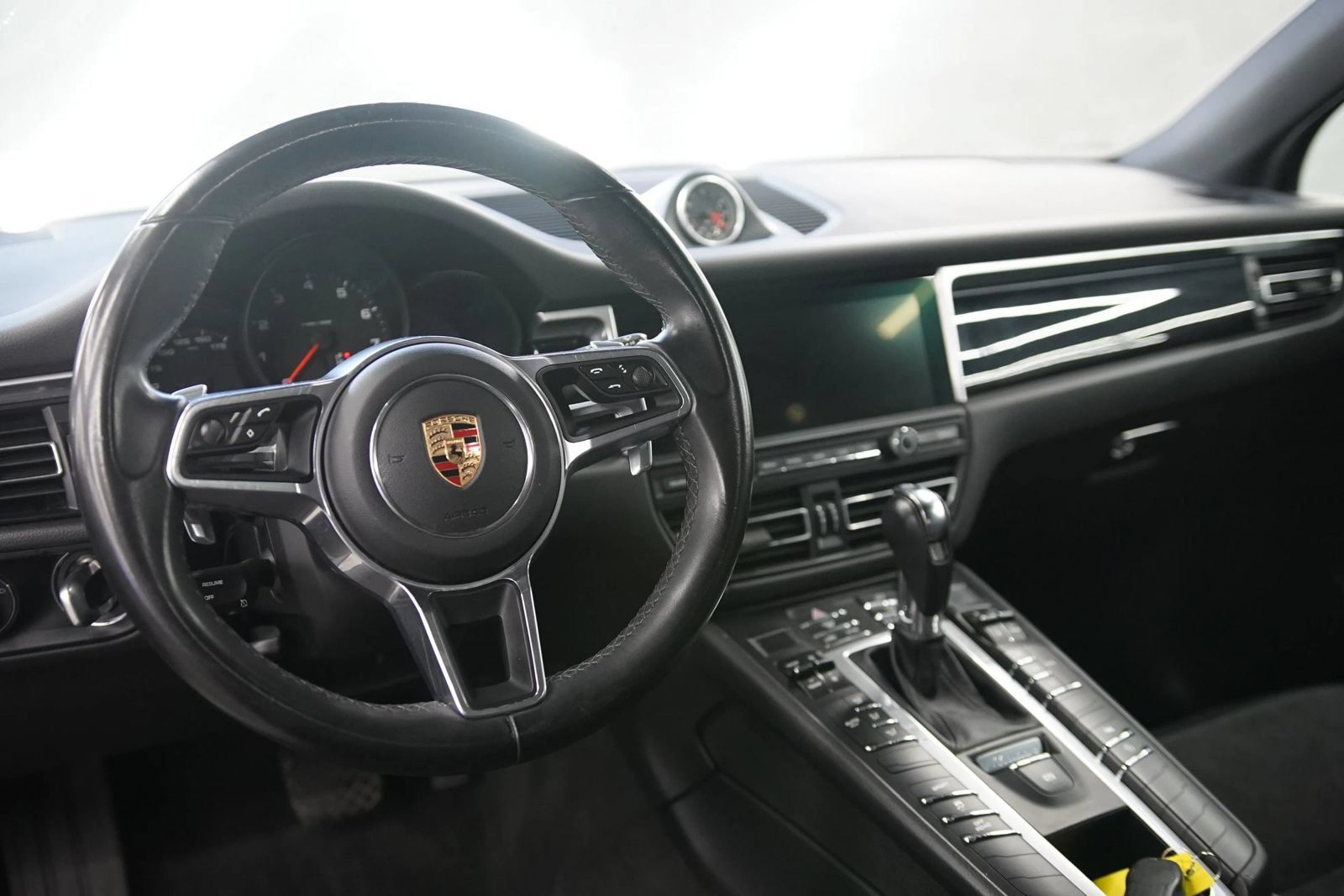 Used 2019 Porsche Macan AWD/4WD image 23