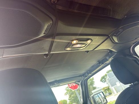 Used 2020 Jeep Wrangler Unlimited Sahara AWD/4WD image 9
