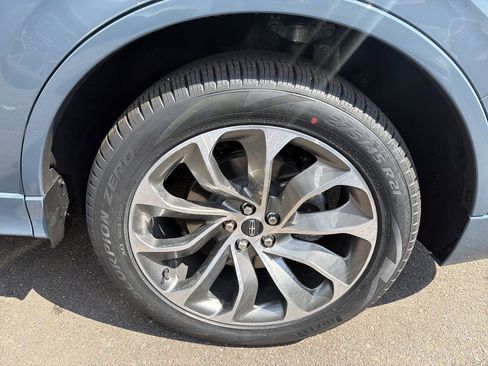 New 2026 Lincoln Aviator AWD image 13