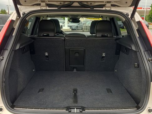 Used 2023 Volvo XC40 B4 Ultimate FWD image 15