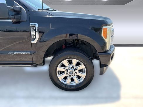Used 2017 Ford F250 Platinum w/ Platinum Ultimate Package AWD/4WD image 19