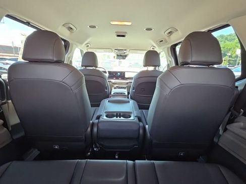 New 2026 Kia Carnival EX FWD image 11