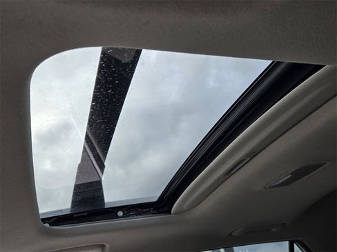 Certified 2022 Hyundai Venue SEL image 18