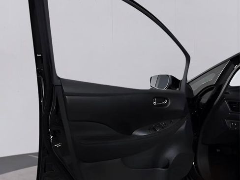 Used 2025 Nissan Leaf S FWD image 19