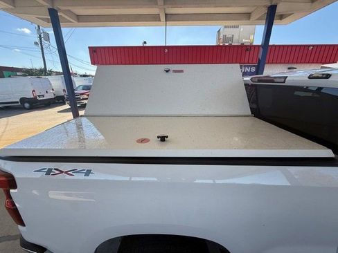 Used 2020 Chevrolet Silverado 1500 LT w/ Convenience Package image 11