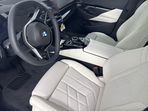 New 2026 BMW 530i xDrive AWD/4WD image 14