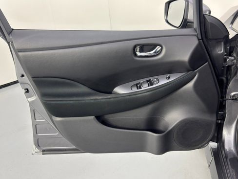 Used 2025 Nissan Leaf S image 31