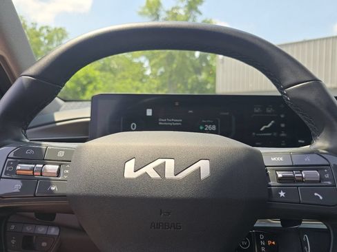 Used 2024 Kia EV9 Wind AWD/4WD image 28