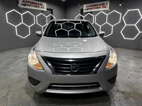 Used 2016 Nissan Versa SV FWD image 8