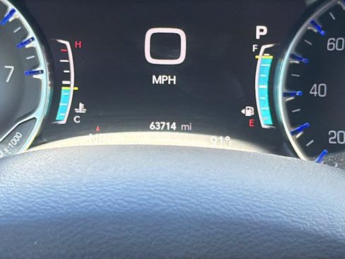 Used 2024 Chrysler Pacifica Touring-L FWD image 13