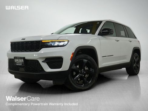 Used 2023 Jeep Grand Cherokee Altitude image 1