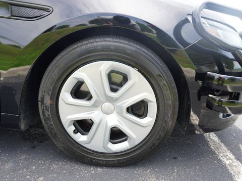 Used 2016 Ford Taurus Police Interceptor AWD image 32