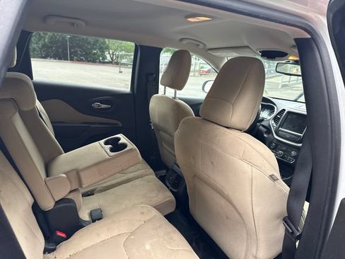Used 2015 Jeep Cherokee Latitude FWD image 10