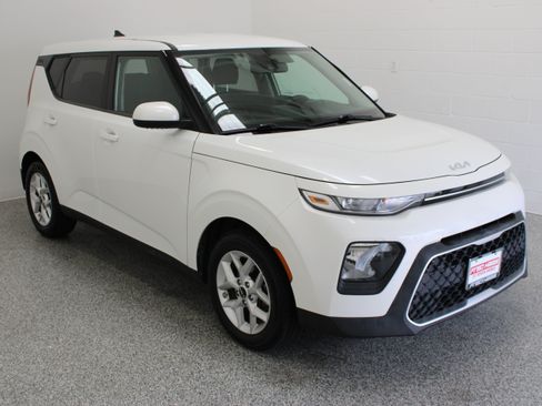 Used 2022 Kia Soul LX w/ Technology Package FWD image 4