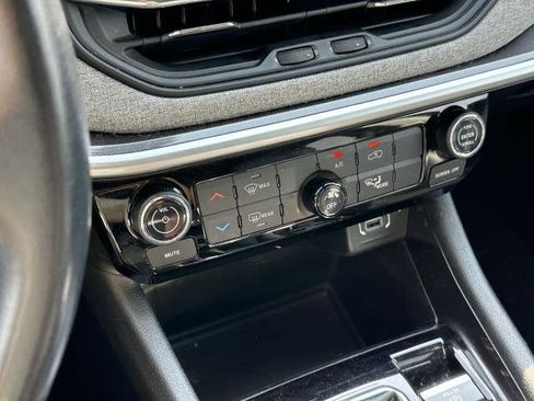 Certified 2022 Jeep Compass Latitude image 27