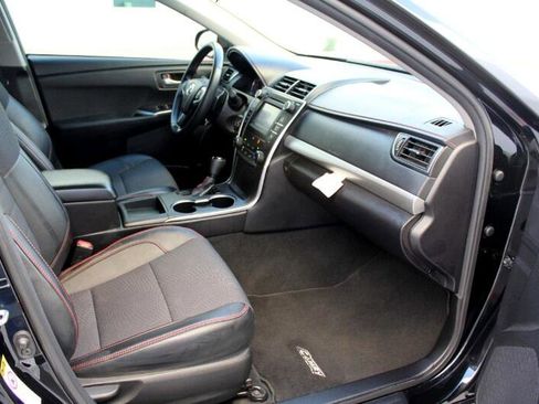 Used 2016 Toyota Camry SE image 19