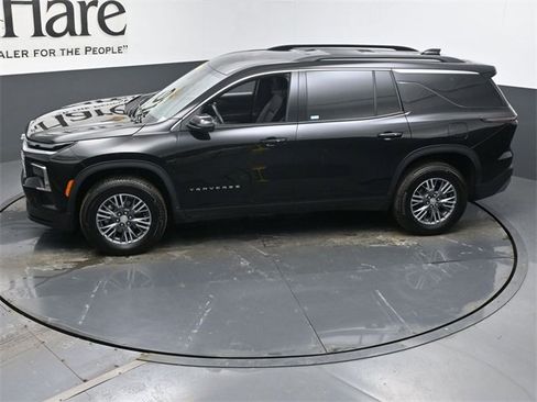 Used 2025 Chevrolet Traverse LT image 59