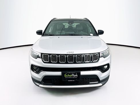 Used 2025 Jeep Compass Limited AWD/4WD image 2