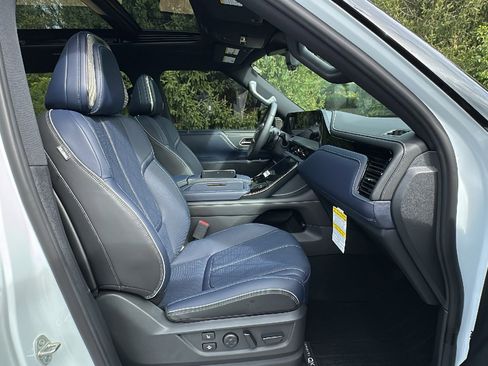 New 2026 INFINITI QX80 4WD image 9