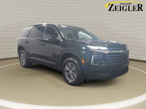 Used 2026 Chevrolet Traverse LT w/ Driver Confidence Package AWD/4WD image 3