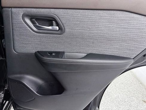 Used 2023 Nissan Rogue SV FWD image 19