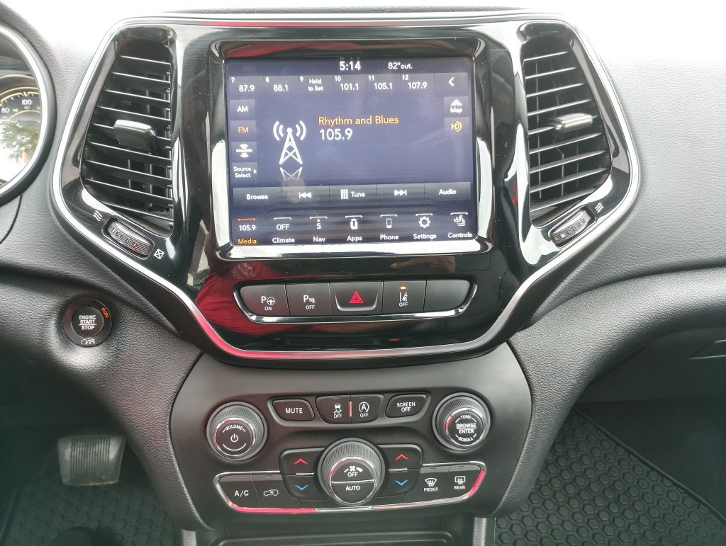 Used 2022 Jeep Cherokee Limited w/ Sun & Sound Group AWD/4WD image 3