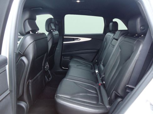 Used 2019 Lincoln Nautilus Premier image 26