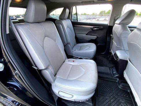 Used 2021 Toyota Highlander Platinum FWD image 19