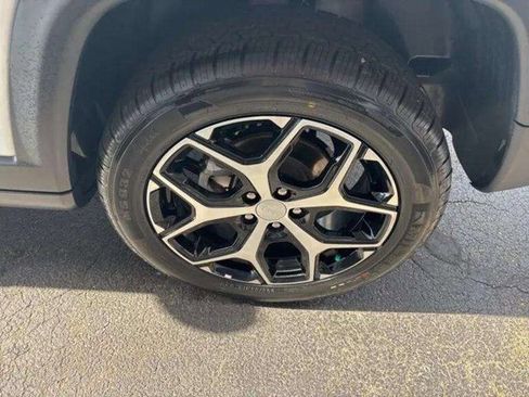 Used 2024 Jeep Compass Limited image 12