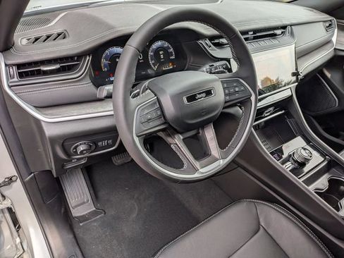 New 2026 Jeep Grand Cherokee Limited AWD/4WD image 11