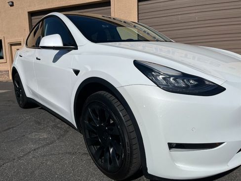 Used 2022 Tesla Model Y Long Range AWD/4WD image 21