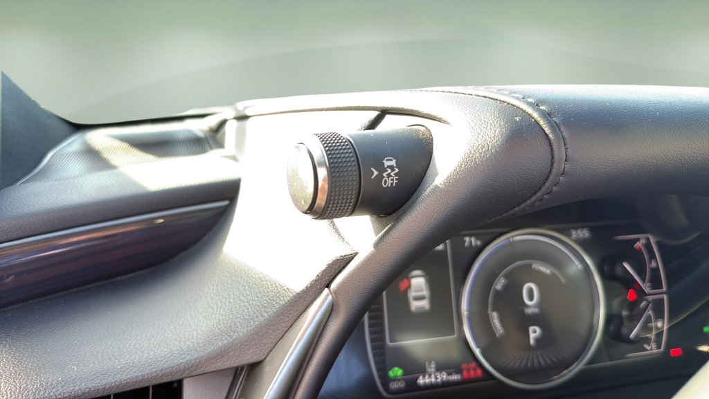 Used 2020 Lexus ES 300h w/ Premium Package FWD image 21