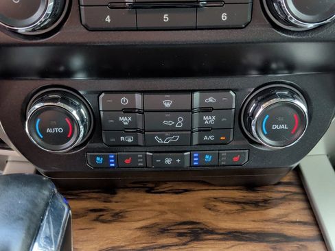 Used 2019 Ford F150 Lariat w/ Trailer Tow Package RWD image 33