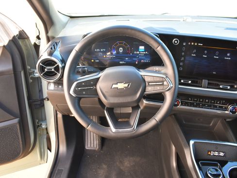 Used 2026 Chevrolet Equinox LT w/ Convenience Package II FWD image 17