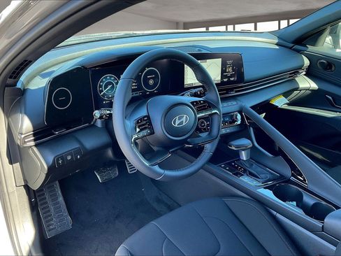 New 2025 Hyundai Elantra SEL image 7