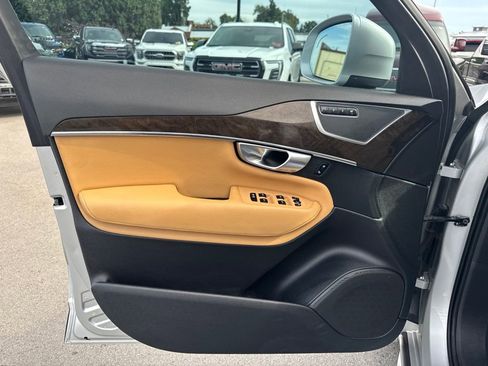 Used 2018 Volvo XC90 T6 Momentum w/ Convenience Package AWD/4WD image 10