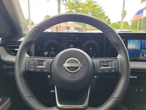 Used 2025 Nissan Kicks SR w/ SR Premium Package FWD image 17