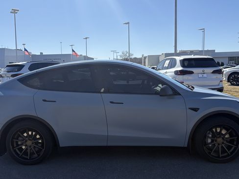 Used 2023 Tesla Model Y Long Range image 11
