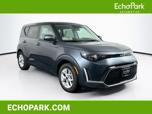 Used 2025 Kia Soul LX w/ LX Technology Package FWD image 1