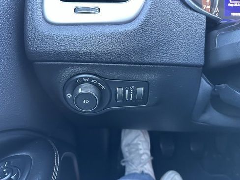 Used 2018 Jeep Compass Latitude w/ Safe & Security Group image 26