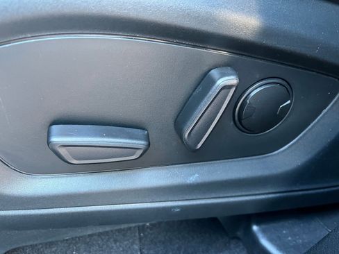 Used 2024 Ford Explorer Limited image 22