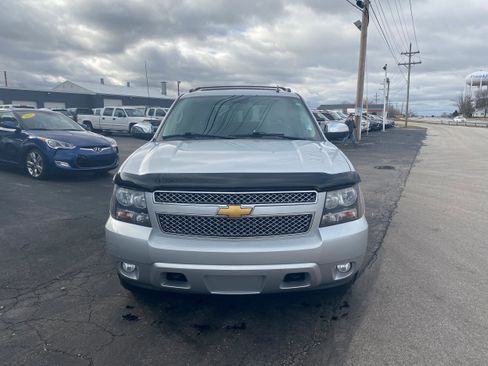 Used 2013 Chevrolet Avalanche LTZ image 2