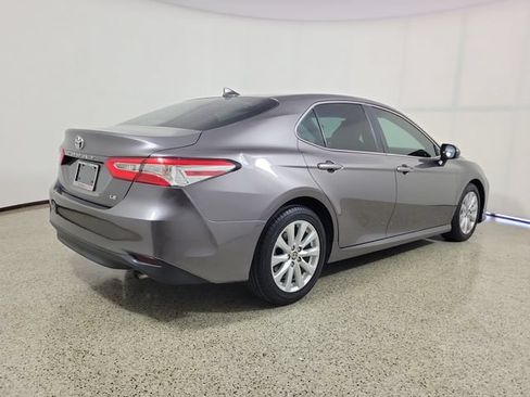 Used 2020 Toyota Camry LE FWD image 5