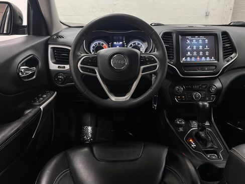Used 2022 Jeep Cherokee Latitude w/ Sun & Sound Group AWD/4WD image 16